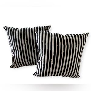 NWOT 17” Black and White Cabana Stripes Throw Pillows set‎ of 2